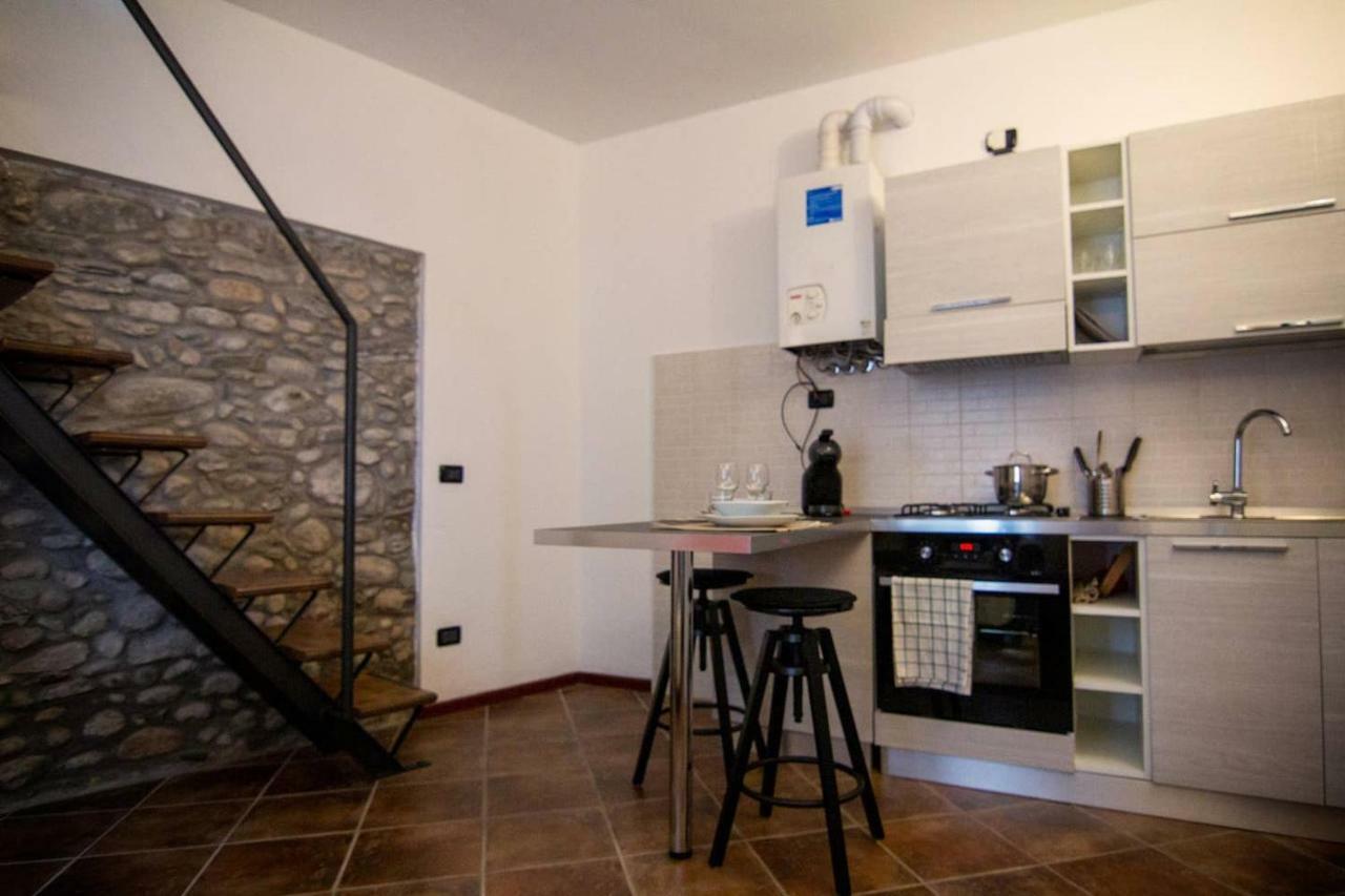 Piccola Casa Vacanze - Small Vacation House Porto Valtravaglia Eksteriør billede